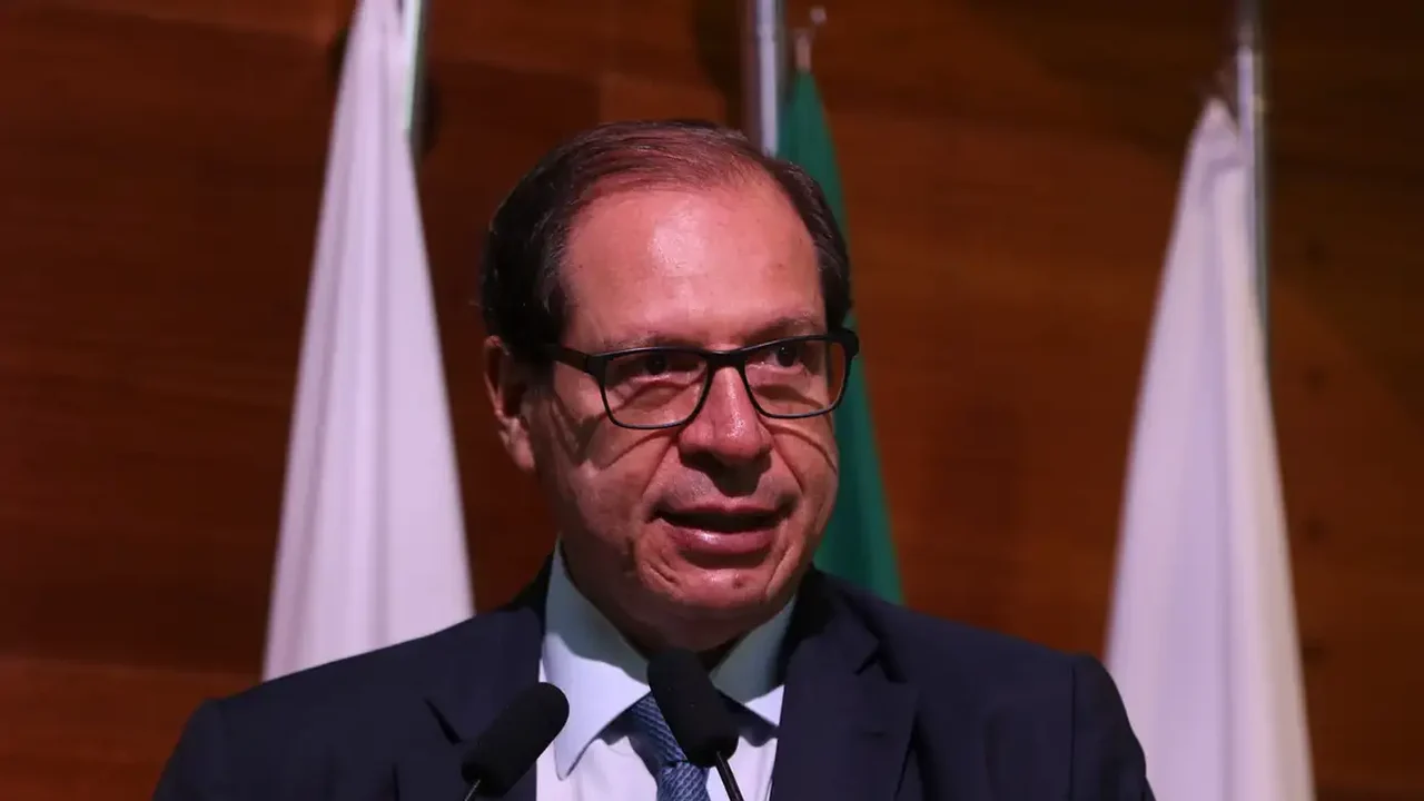 Luis Felipe Salomão assume presidência do STJ em cerimônia com Lula, Alcolumbre e Fachin