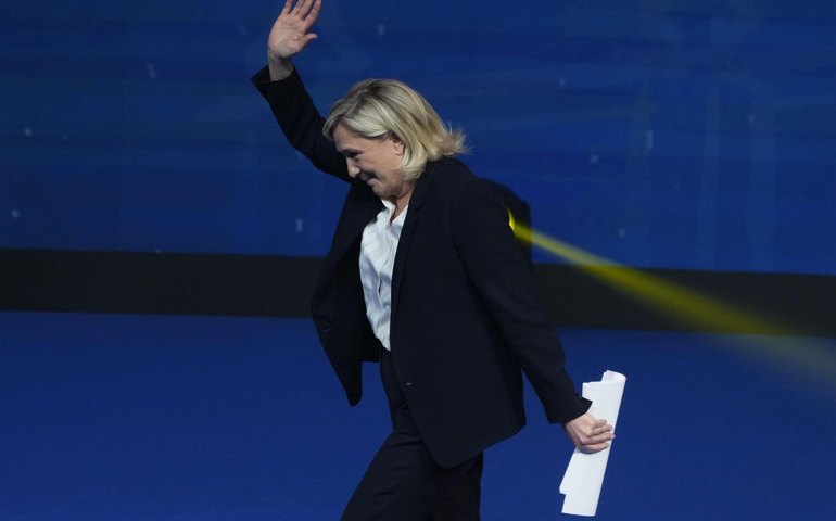 Tribunal de Paris condena Marine Le Pen e impede líder da oposição de disputar eleições por 5 anos