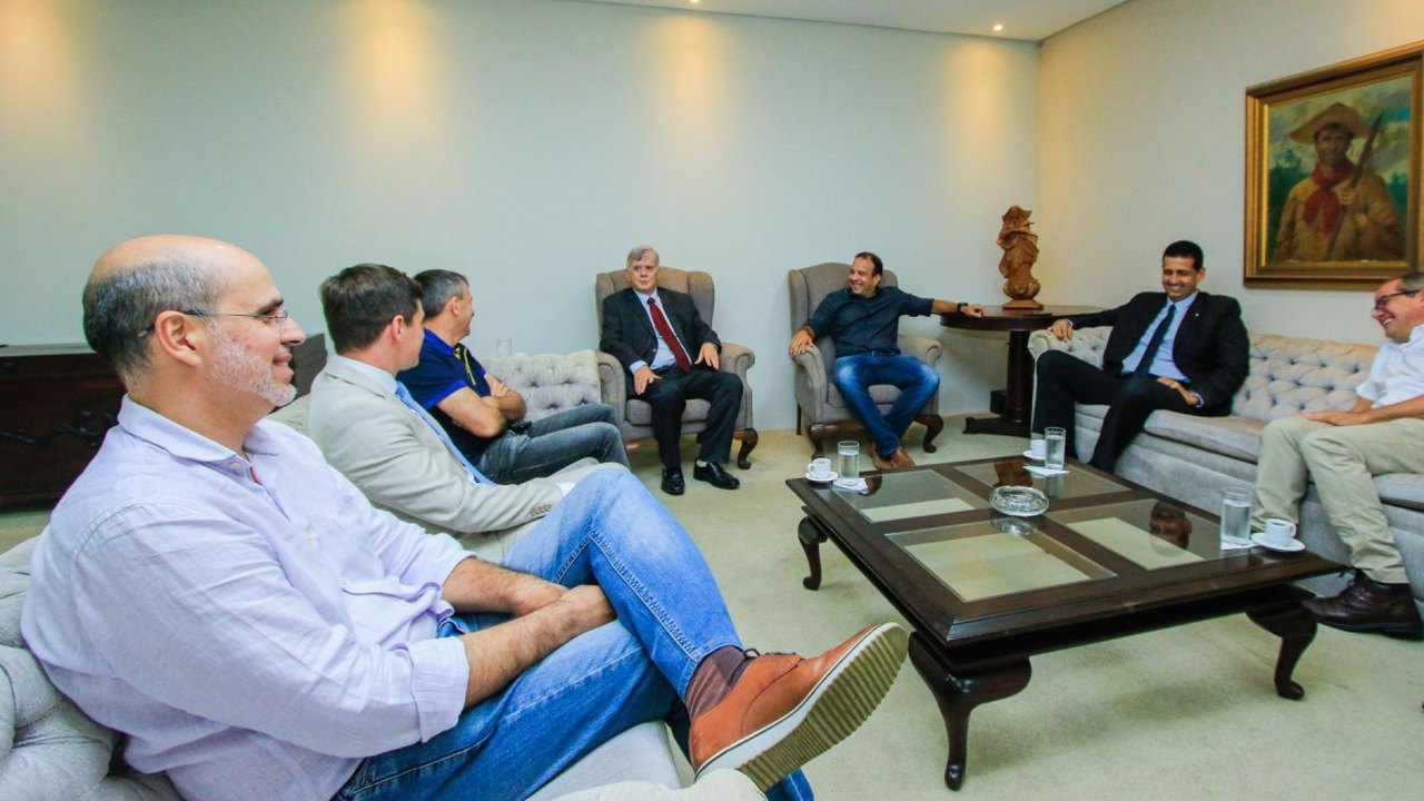 Governador Kléver Loureiro recebe o presidente do Grupo Mateus