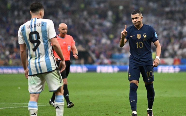 Zamorano afirma que argentino Julián Álvarez é mais completo que Haaland e Mbappé
