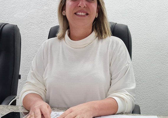 Lei criada por Thais Canuto garante 1 tonelada de ração para cães e gatos de Pilar