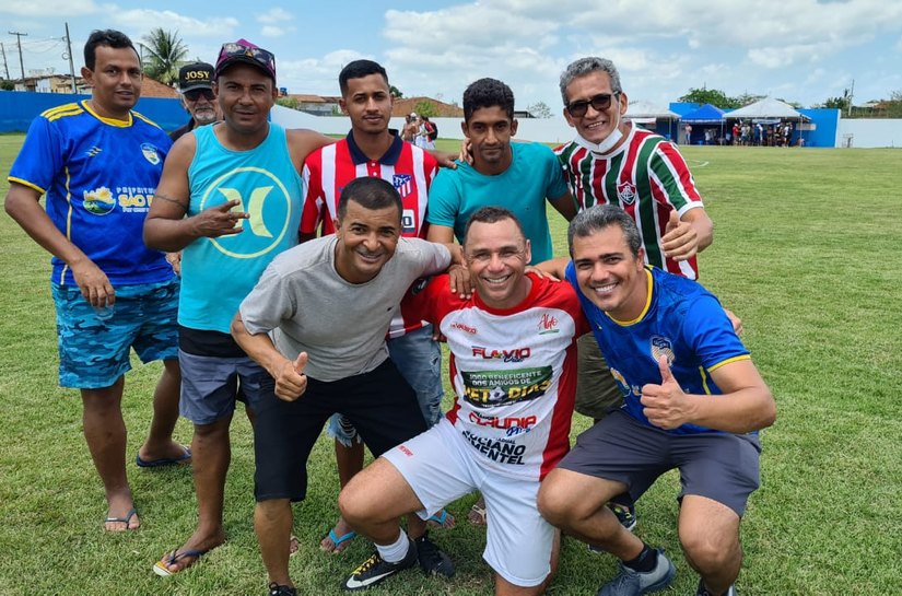 Prefeito Klinger Quirino faz gol de voleio em jogo beneficente com estrelas do futebol