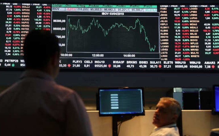 Ibovespa sobe 0,77% e começa semana com novo recorde, aos 108.187,06 pontos