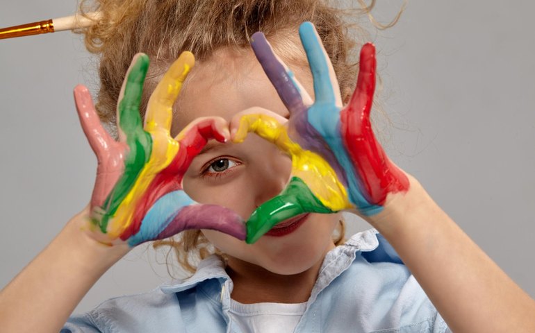 Ministério Público adota providências sobre agressão a criança autista e Justiça decreta medidas protetivas de urgência