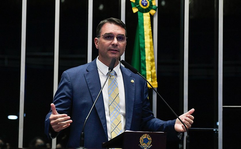 Queiroz, do caso das 'rachadinhas' de Flávio Bolsonaro, vai concorrer a vereador em Saquarema