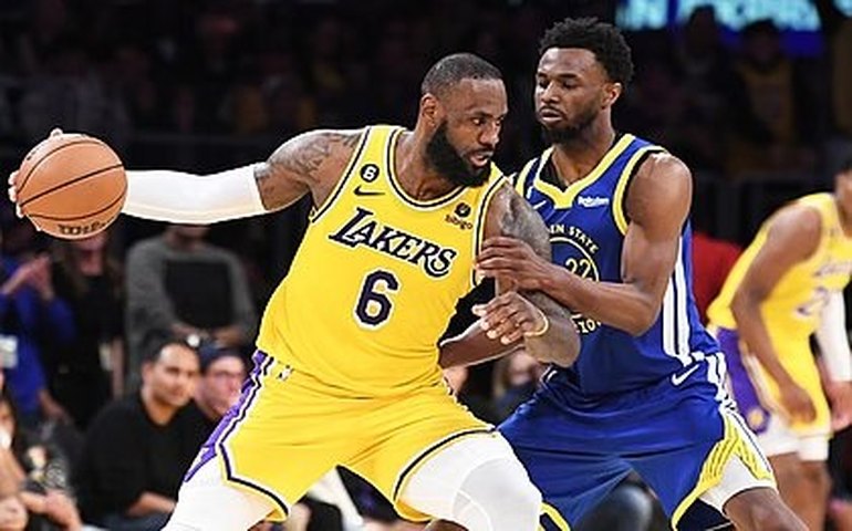 Lakers vencem Warriors e estão nas finais do Oeste; Miami Heat decide no Oeste