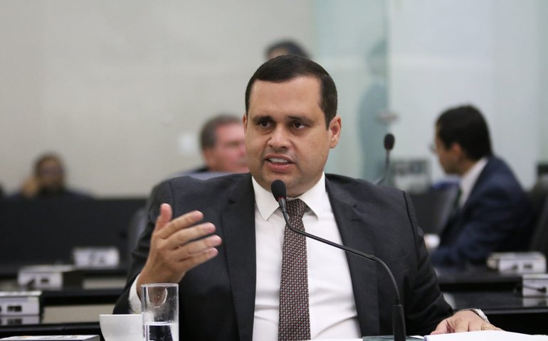 Fernando Pereira cobra informações sobre o processo de outorga dos serviços de água em Junqueiro