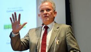 Ministro defende que operadoras tenham planos de internet limitados e ilimitados