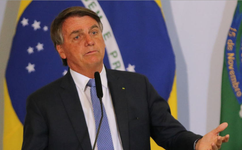Moraes se comporta como líder de partido de esquerda e de oposição, diz Bolsonaro