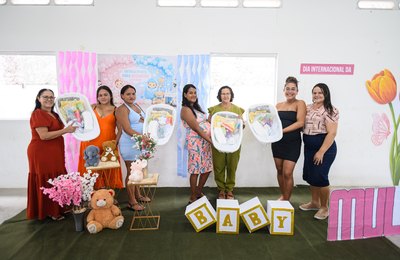 Prefeitura de Coruripe entrega kits de enxoval a gestantes atendidas pelo Programa CRIA