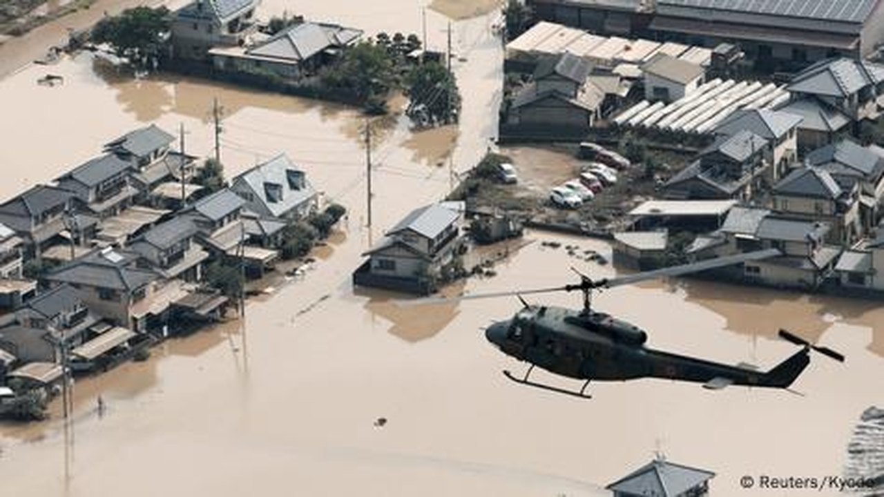 Tempestade tropical Maria toca a terra no Japão com chuvas intensas