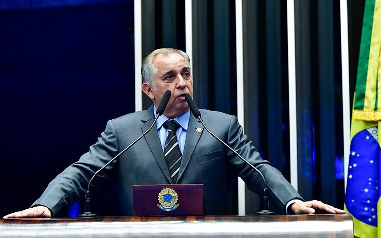 Izalci cobra reajuste de 18% às forças de segurança pública do DF