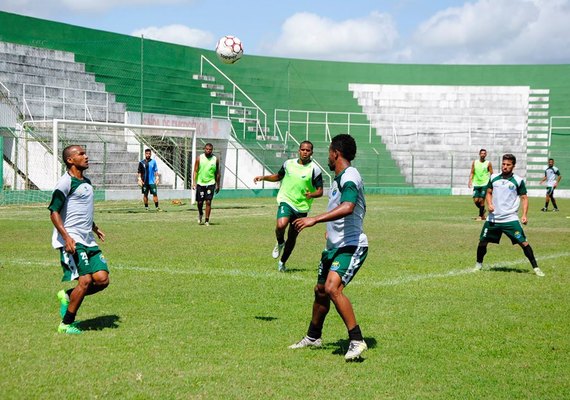 Direção do Coruripe anuncia dispensa de três jogadores