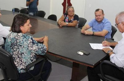 Prefeito Rogério Teófilo sanciona lei de utilidade pública à Associação Mãe Rainha em Arapiraca
