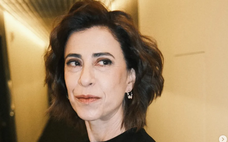 Fernanda Torres descansa em sítio da família região serrana do Rio