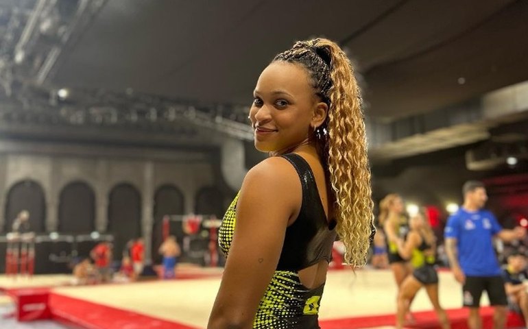 Com Biles no encalço, Rebeca busca bi mundial e lidera Brasil por vaga olímpica: 'Esse retorno mostra que ela faz o que ama'