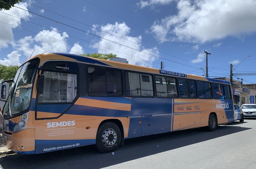 Unidade Móvel do Cadastro Único atende moradores do Benedito Bentes