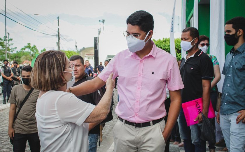 Secretário da Gestão de Lucila Toledo vai à rua ouvir a população Cajueirense