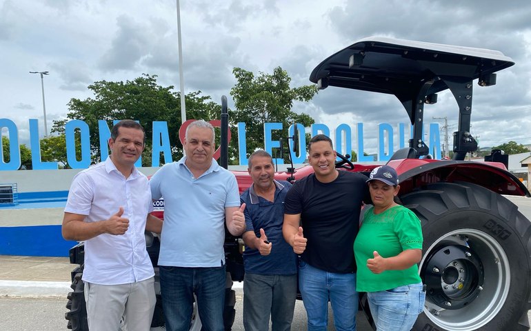 Alfredo Gaspar entrega 20º trator em Alagoas e reforça compromisso com a agricultura familiar