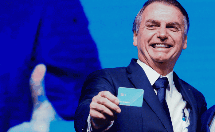 Bolsonaro: equipe do presidente chegou a cogitar a extinção do cartão, mas desistiu