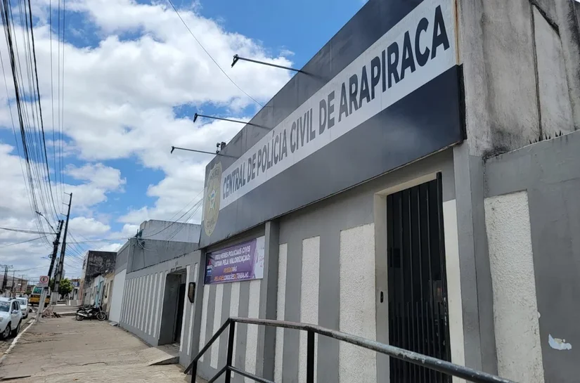 Dupla é detida após ser pega vendendo drogas durante festa religiosa, em AL