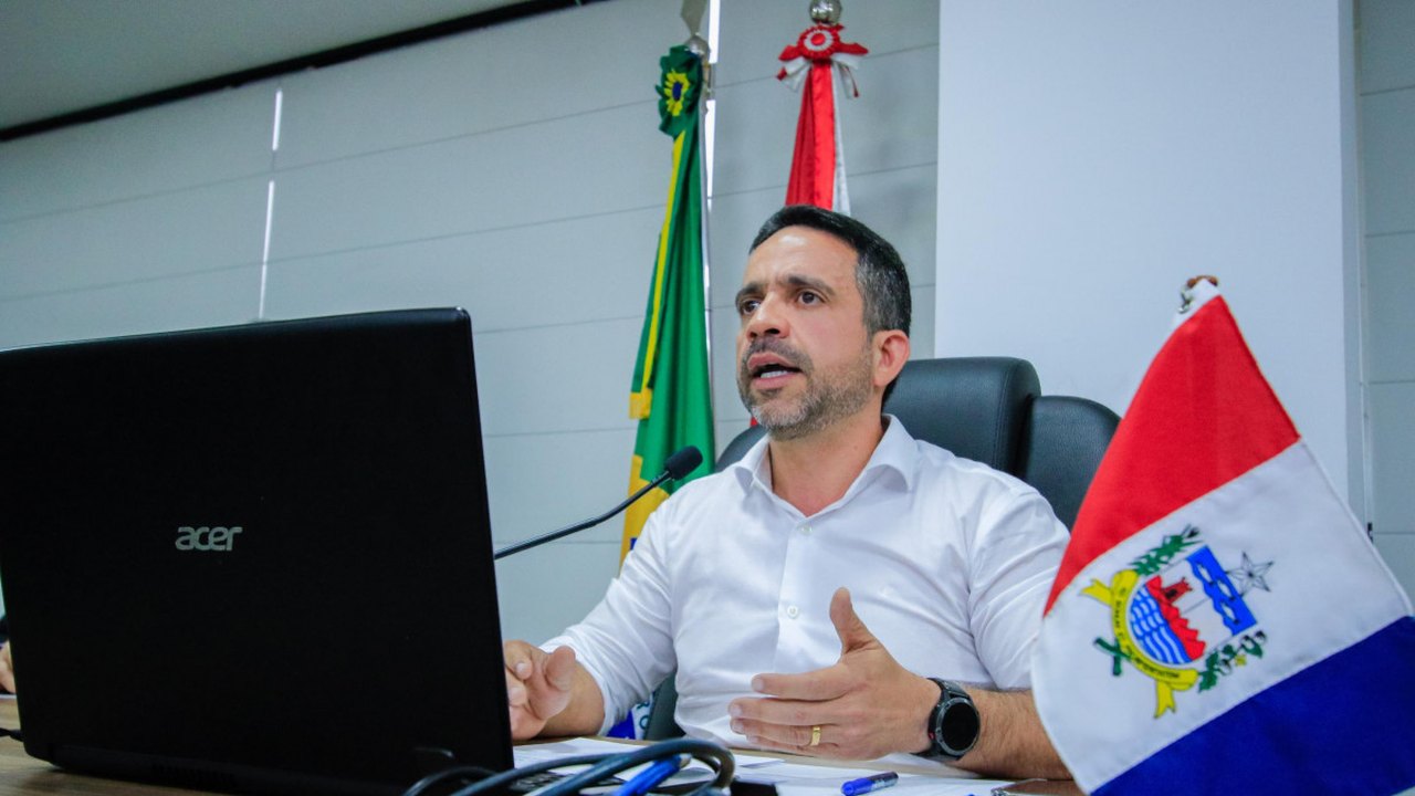 Governador anuncia auxílio de R$ 2 mil a desabrigados e desalojados pelas chuvas