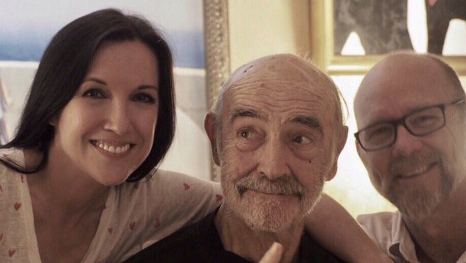 Última foto pública de Sean Connery mostra o ator sorrindo ao lado do filho