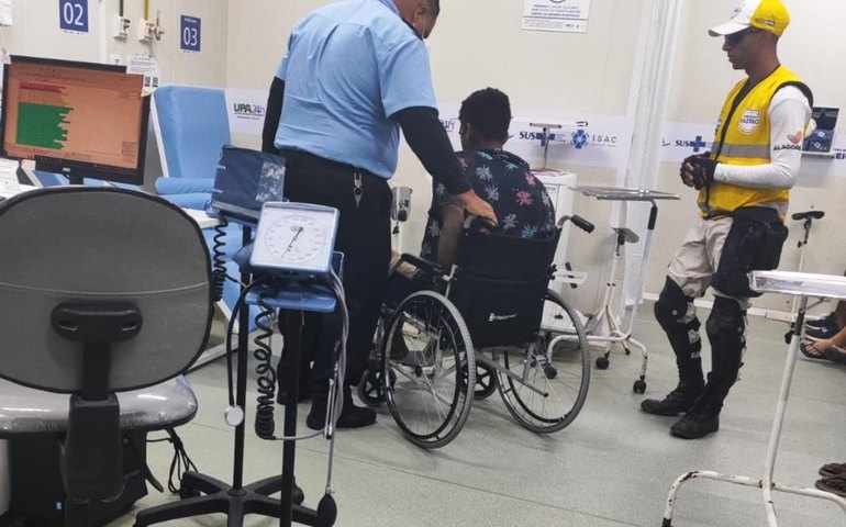 Ronda no Bairro prende homem por tentativa de roubo de celular no Benedito Bentes