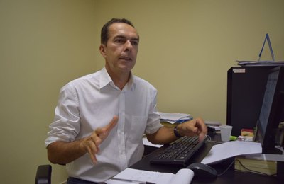 Jornalista lança livro-reportagem sobre lembranças e fatos que culminaram com o tiroteio de 17 de julho 
