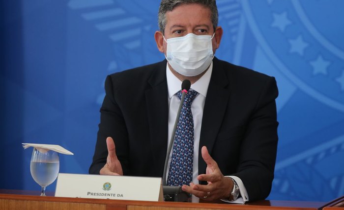 Decisão vem horas depois da leitura de relatório na comissão mista