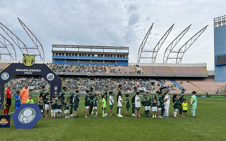 Palmeiras joga mal, é displicente e perde para o Santos após fracasso na Libertadores