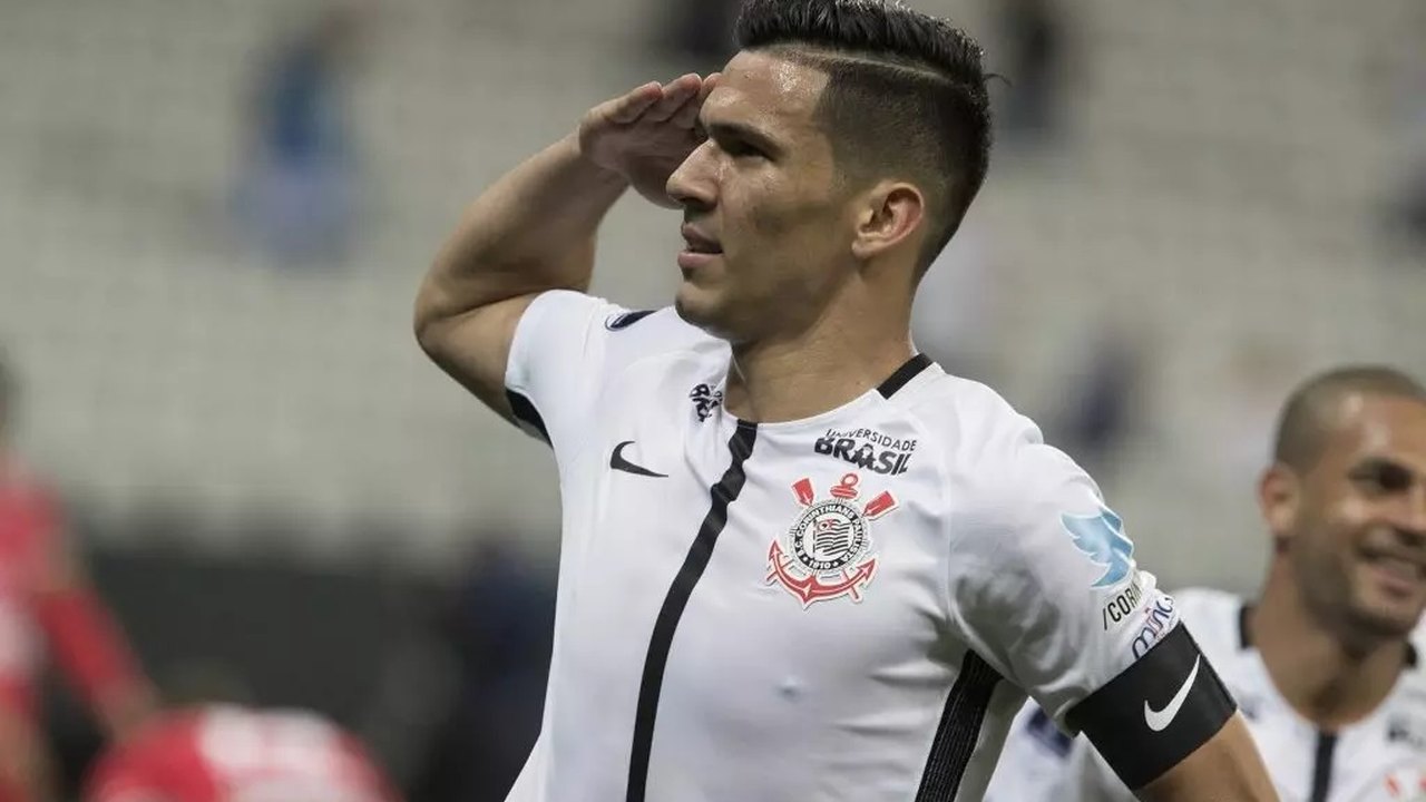 Balbuena desembarca em São Paulo e se diz pronto para ajudar o Corinthians