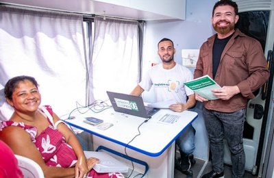 Rota da Cidadania atende 240 pessoas com serviços do Cadastro Único