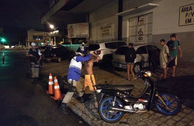 Lei Seca recolhe CNHs, flagra inabilitados e faz 19 Autos de Infrações