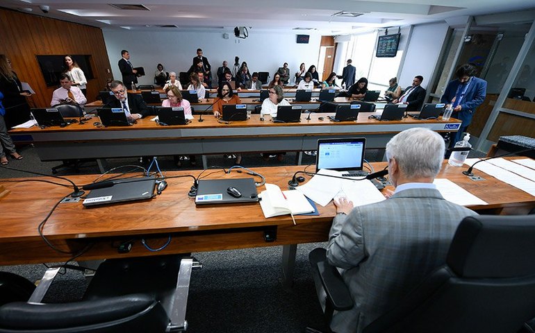 CAS aprova política de qualidade de vida para profissionais da educação