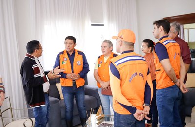 Prefeito Júlio Cezar se reúne com Dom Manuel e pede apoio da igreja na luta pela vida