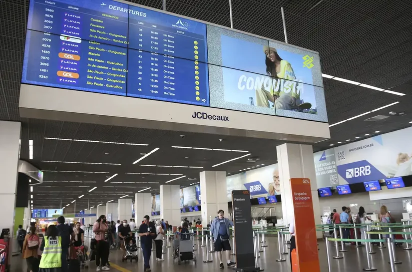 Entram em vigor hoje novas regras contra passageiros indisciplinados em voos