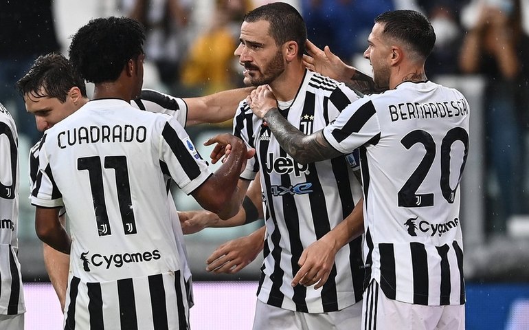 Juventus vence a 3ª seguida e encosta no pelotão de frente; Napoli goleia