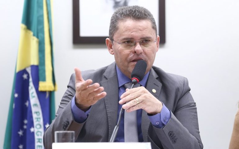 Comissão aprova suspensão do novo modelo de concessão do seguro-defeso