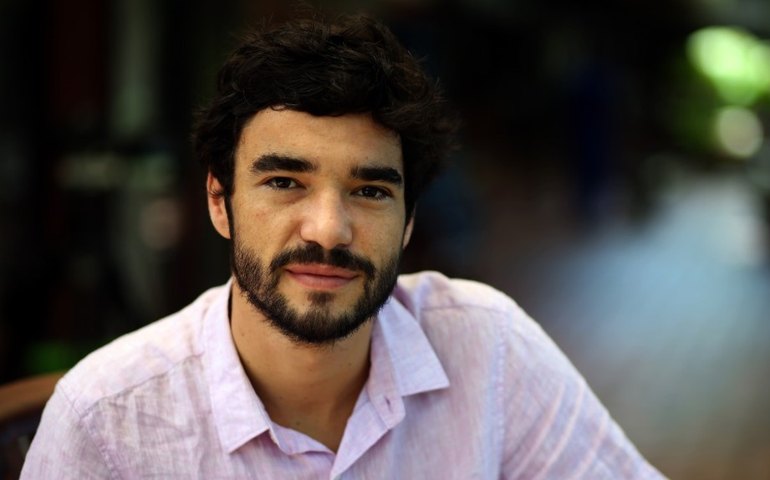 ‘McMafia’ traz Caio Blat como líder de crime organizado – e vilão