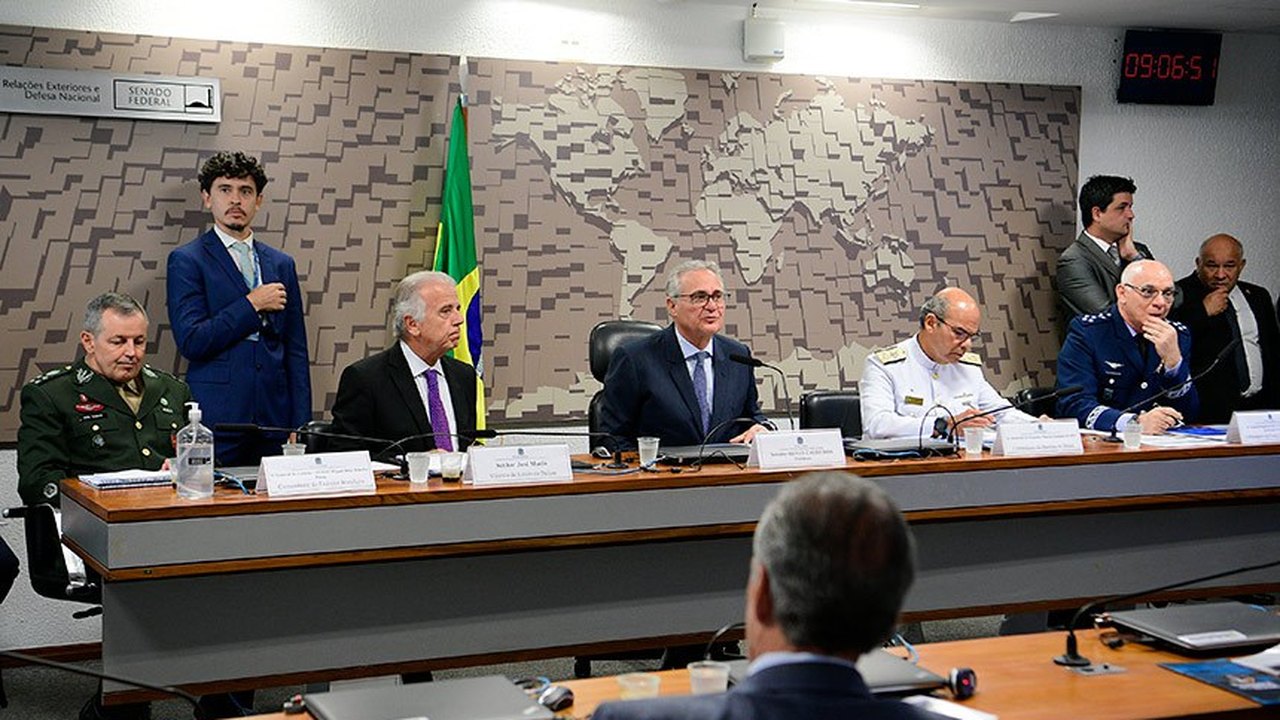 Ministro da Defesa nega viés ideológico nas Forças Armadas