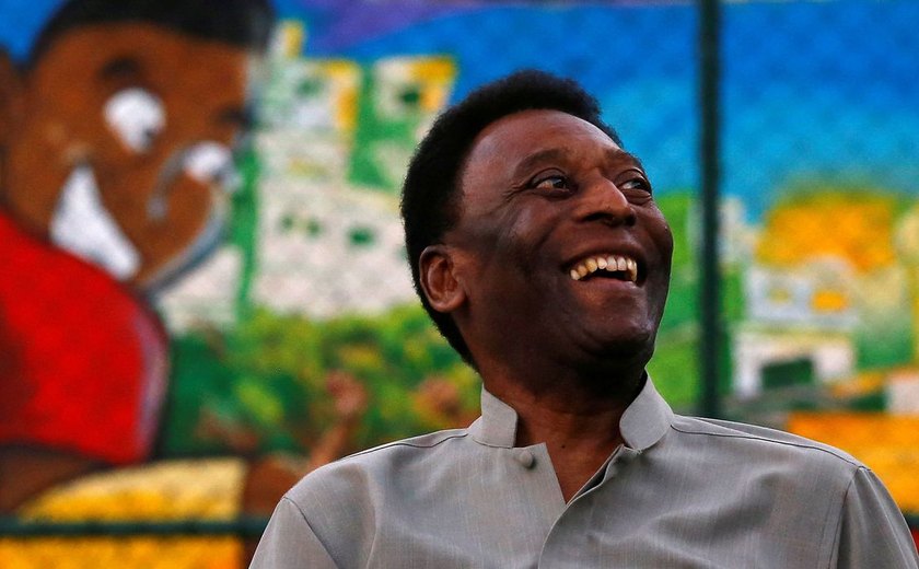 Pelé é mantido internado em São Paulo para tratamento contra tumor no cólon