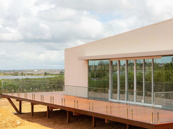 Centro de Convenções de Arapiraca terá sala de café e deck com vista para o Lago da Perucaba