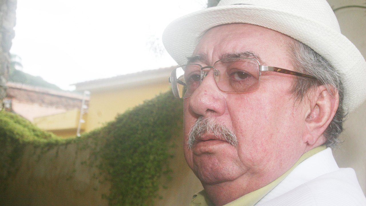 Escritor Ivan Barros publica seu 21º livro