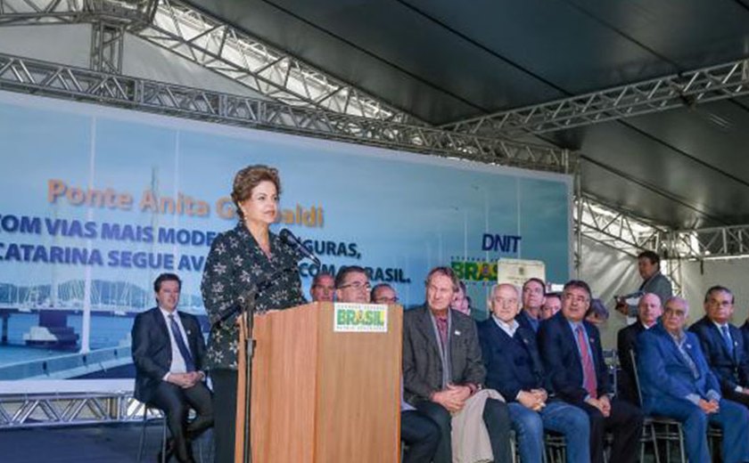 Dilma reconhece crise, mas diz que Brasil vai voltar a crescer