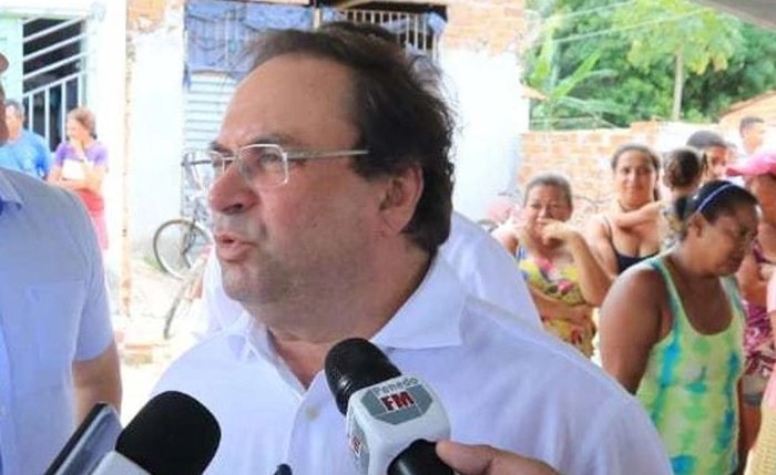 Luciano Barbosa durante a campanha eleitoral