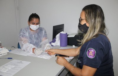 Campanha Outubro Rosa atende comerciárias e população de Penedo