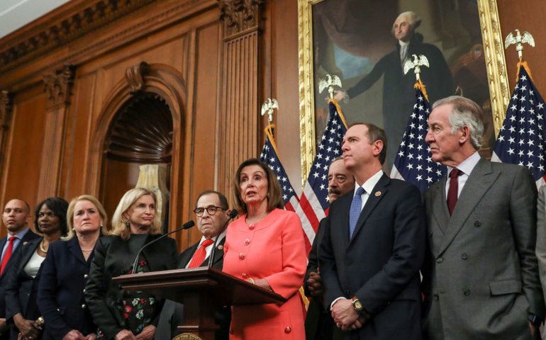 Câmara dos EUA envia artigos de impeachment de Trump para Senado
