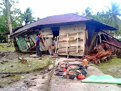Destruição é vista em Pagai, uma das regiões atingidas pelo tsunami