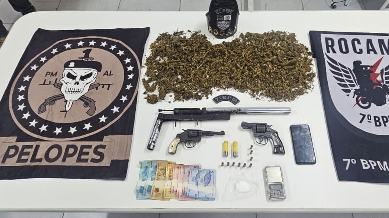 PM apreende armas, drogas e munições após denúncia em Santana do Ipanema